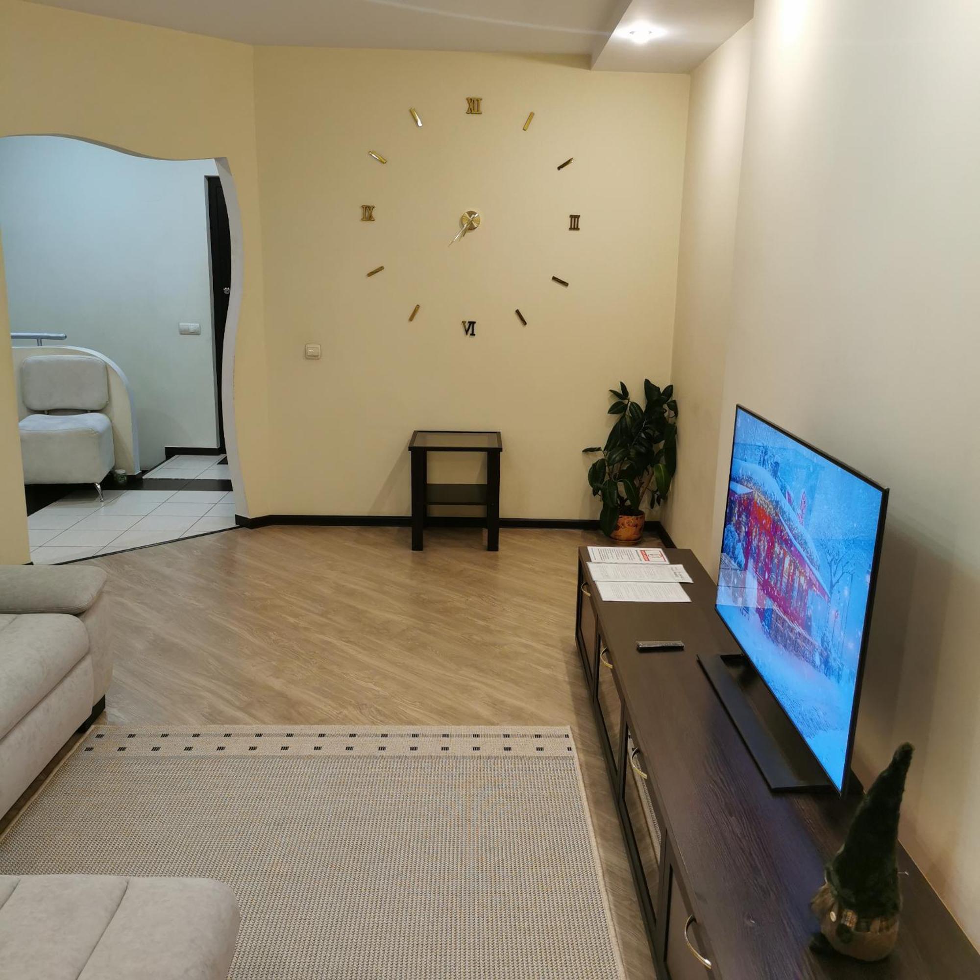 Big Apartment In Rivne Center Exterior foto
