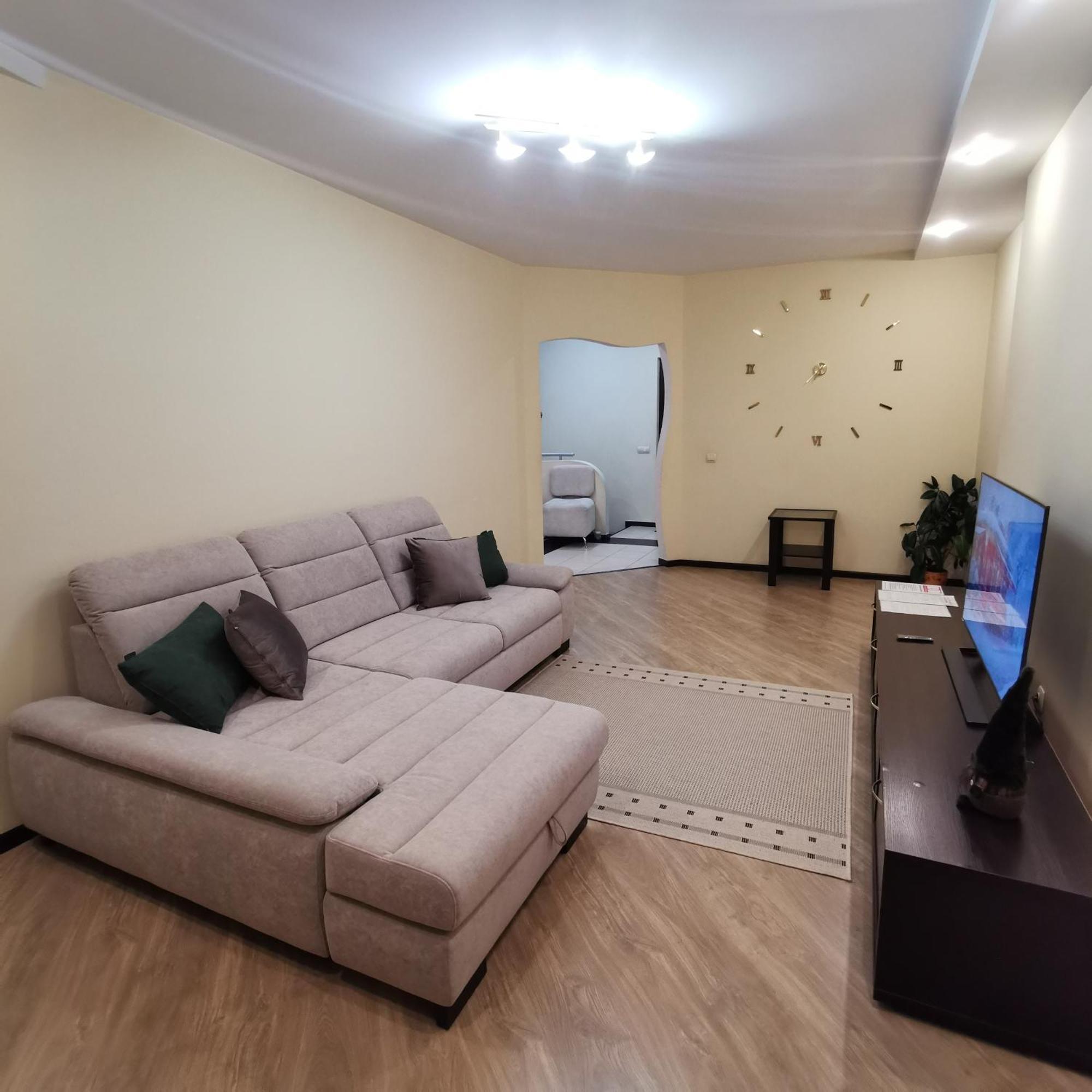 Big Apartment In Rivne Center Exterior foto