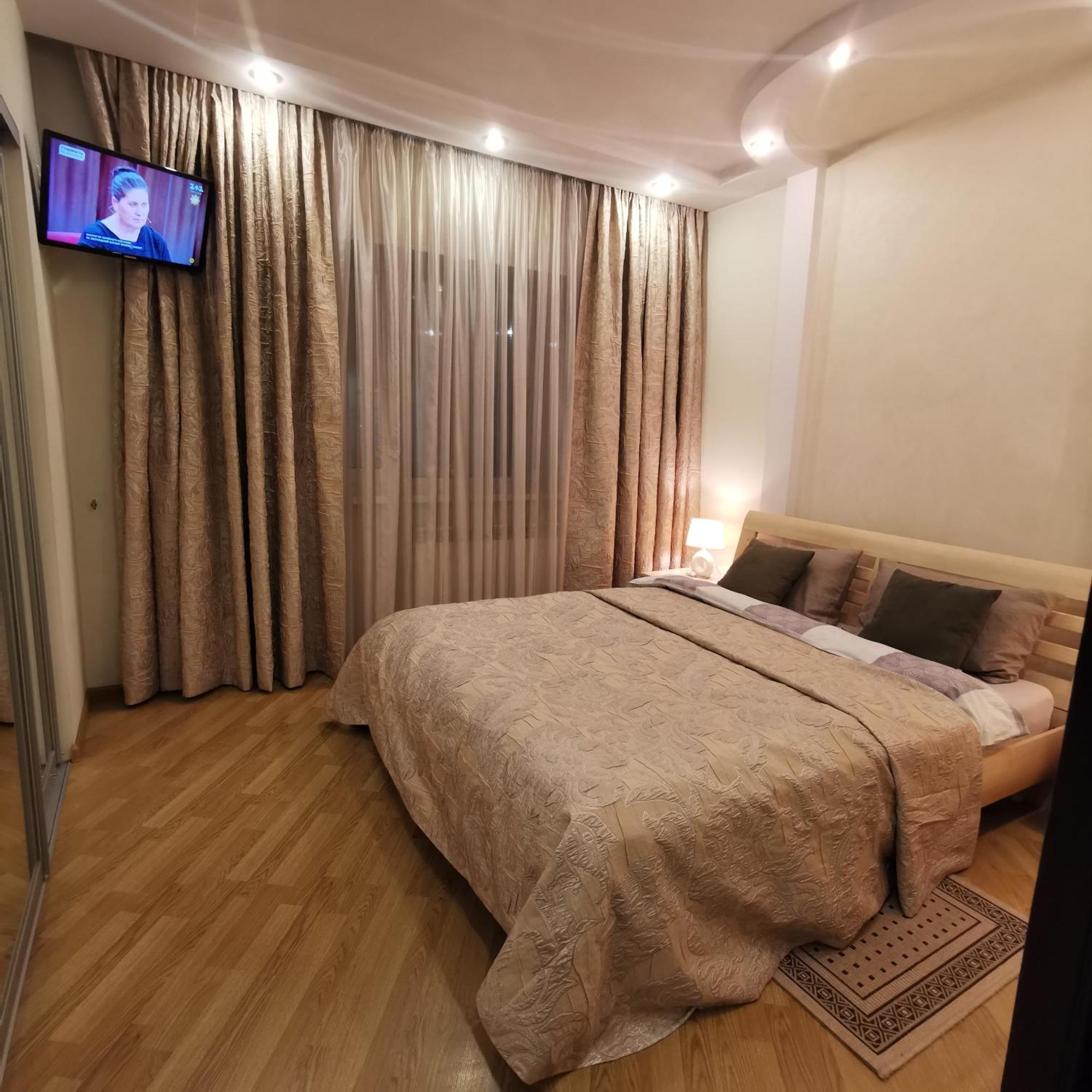 Big Apartment In Rivne Center Exterior foto